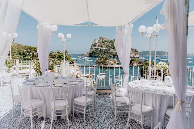 Ресторан в бассейне